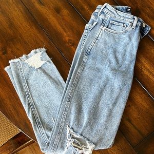 00 Hollister High Rise Mom Jean